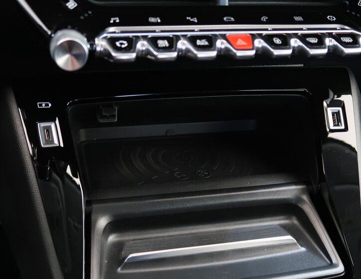 Peugeot 208 Hatchback 1,2 l 96 kw