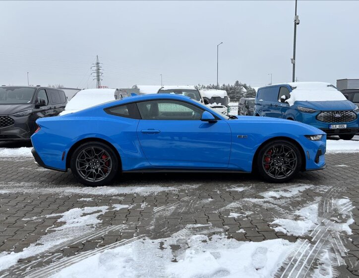 Ford Mustang Kupé 5,0 l 328 kw