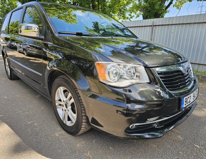 Lancia Voyager MPV 2,8 l 130 kw