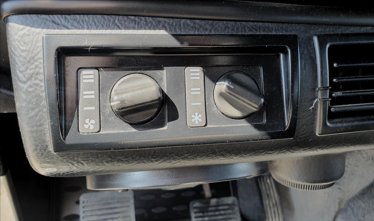 Land Rover Defender Ostatní 2,5 l 90 kw