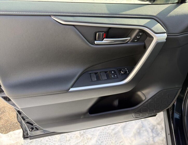 Toyota RAV4 SUV / Terénní 2,5 l 131 kw