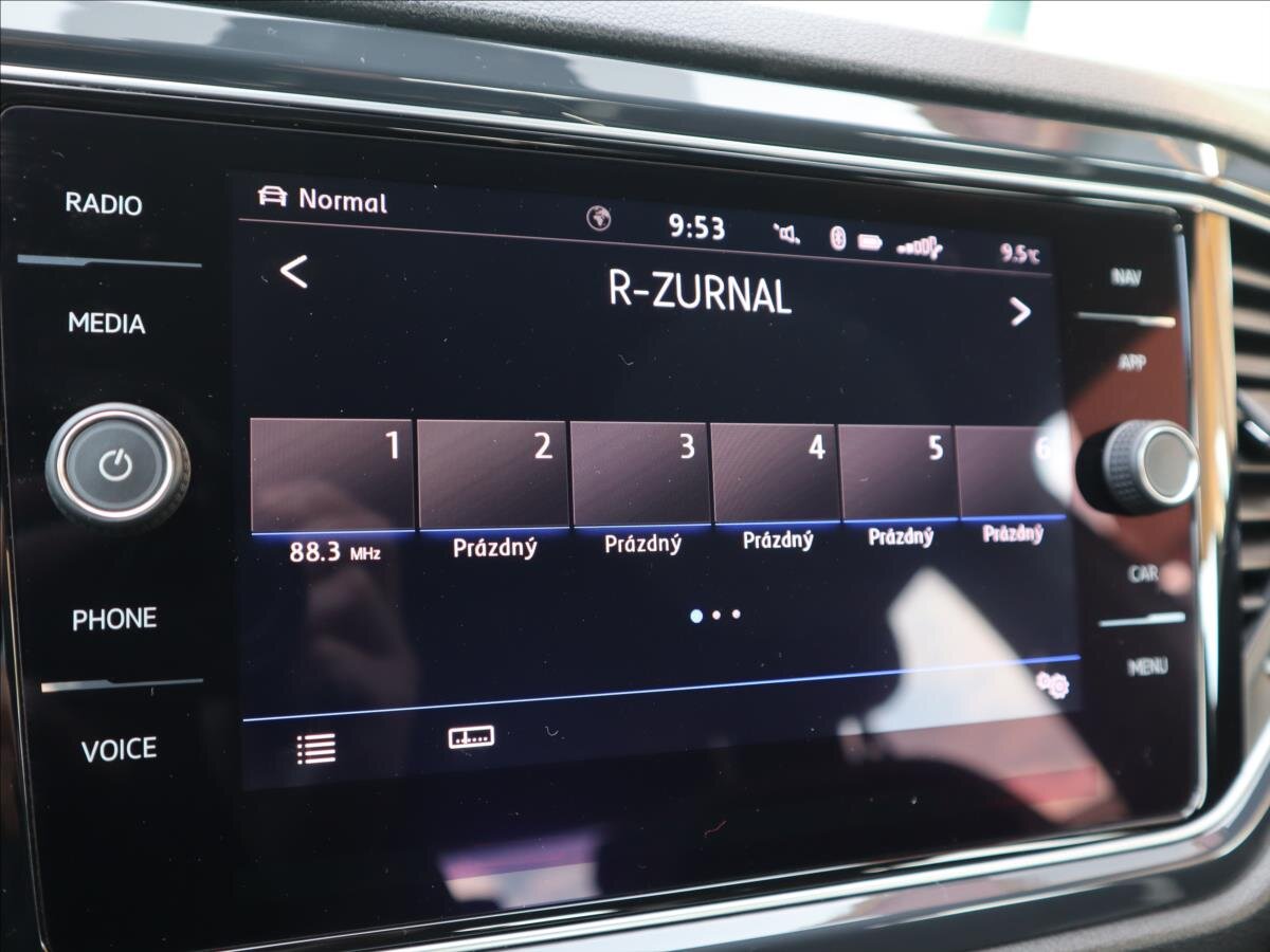 Volkswagen T-Roc CUV / Crossover 1,5 l 110 kw