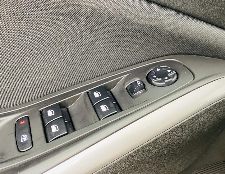 Opel Grandland X SUV / Terénní 1,2 l 96 kw