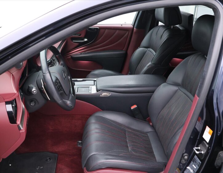 Lexus LS 500h Sedan / Limuzína 3,5 l 220 kw