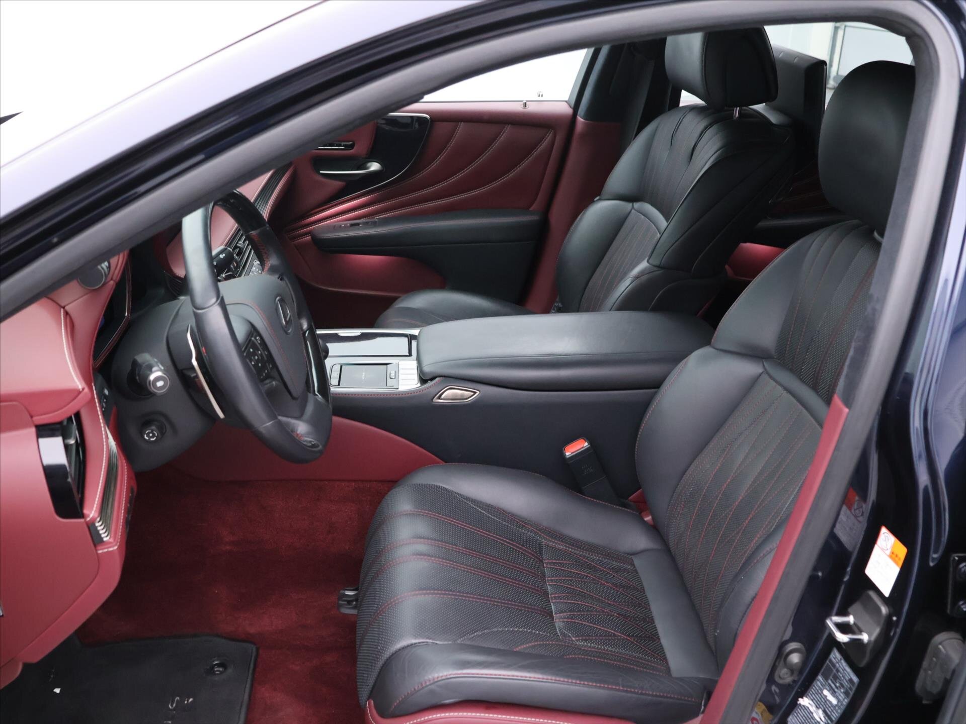 Lexus LS 500h Sedan / Limuzína 3,5 l 220 kw