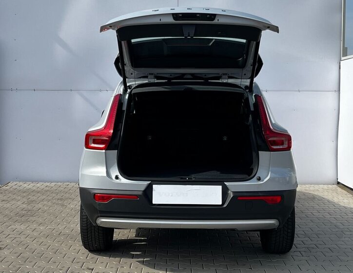 Volvo XC40 SUV / Terénní 1,5 l 120 kw