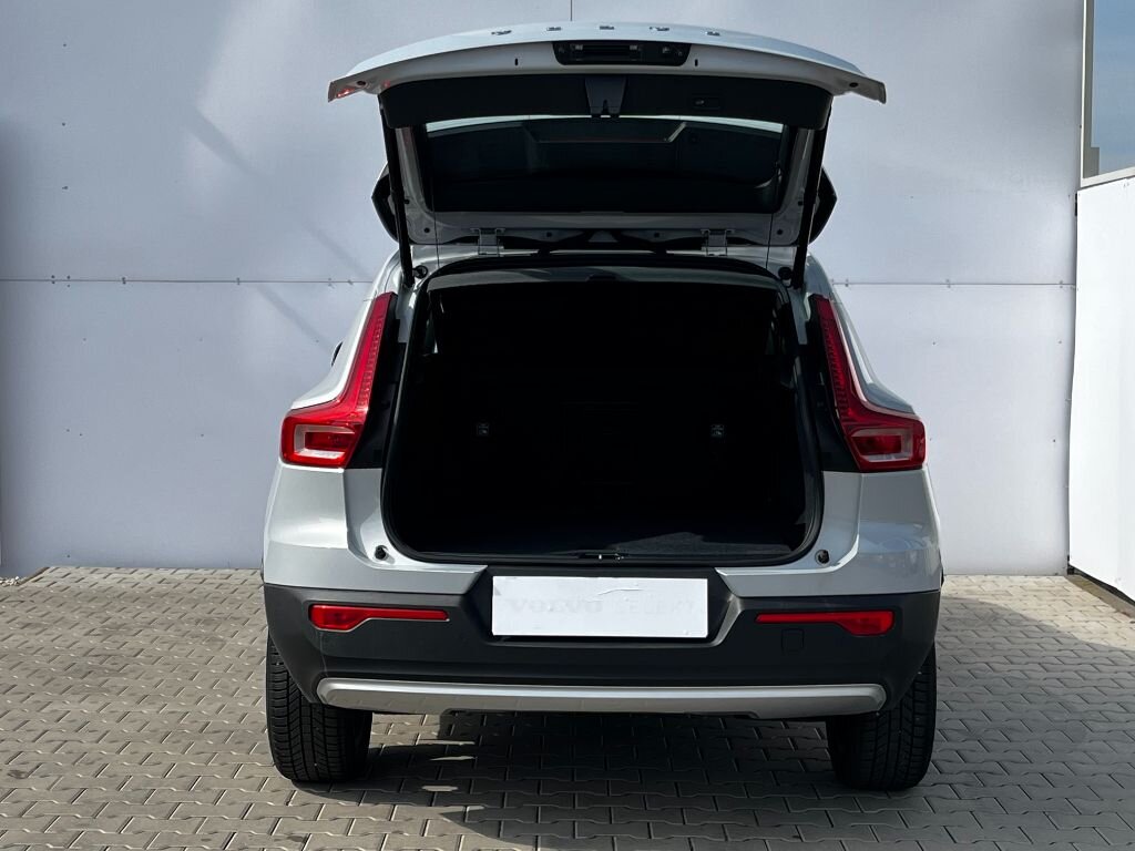 Volvo XC40 SUV / Terénní 1,5 l 120 kw
