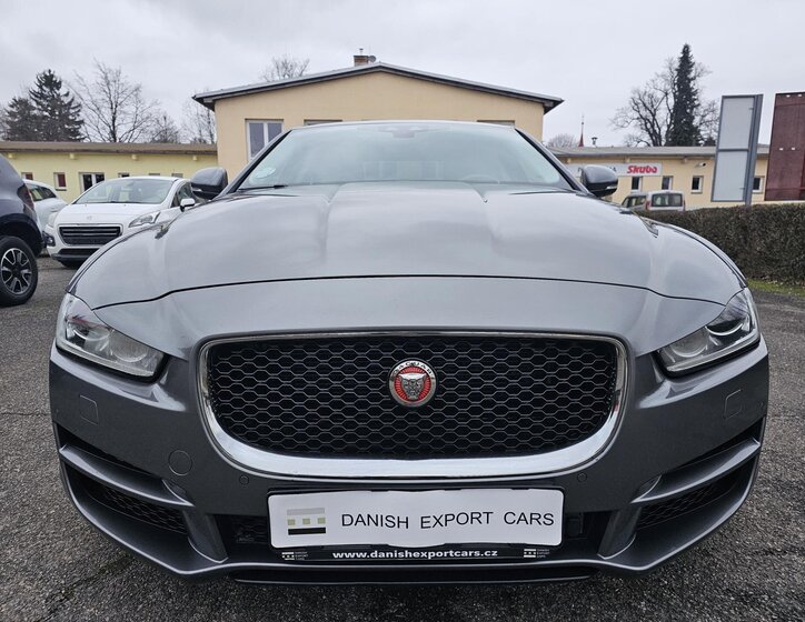Jaguar XE 4