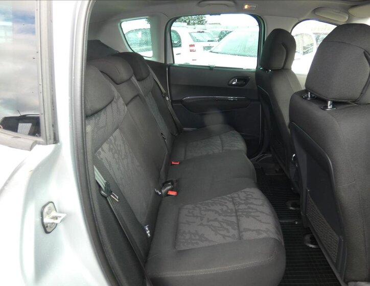 Peugeot 3008 MPV 1,6 l 88 kw