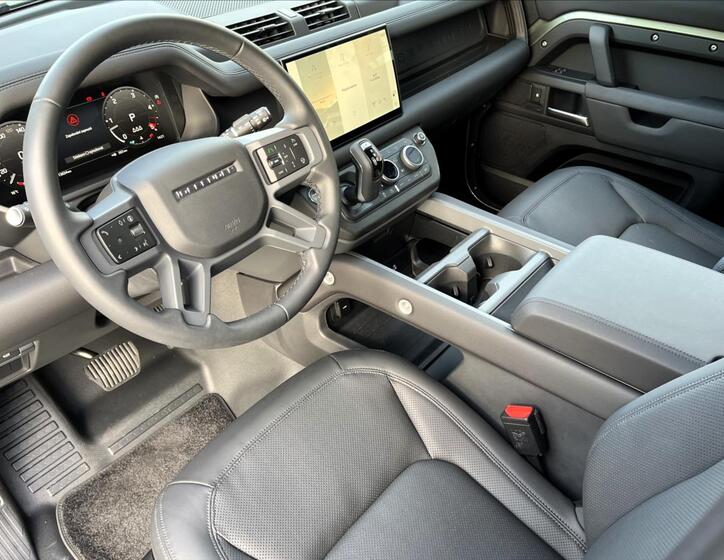 Land Rover Defender 15