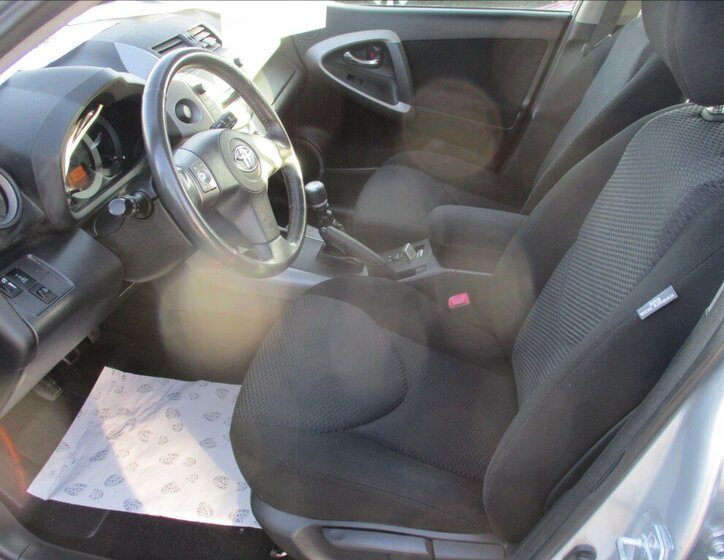 Toyota RAV4 SUV / Terénní 2,2 l 100 kw