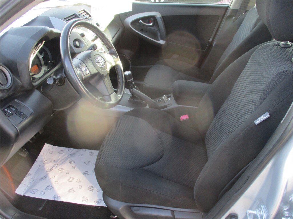 Toyota RAV4 SUV / Terénní 2,2 l 100 kw