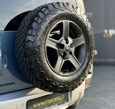 Land Rover Defender 50