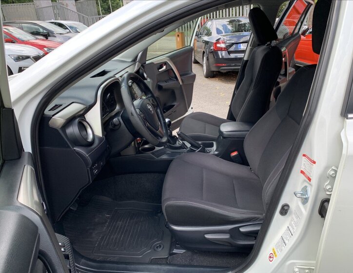 Toyota RAV4 Kombi 2,2 l 110 kw