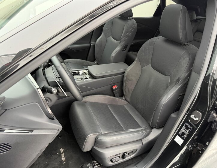 Lexus RX SUV 2,5 l 136 kw