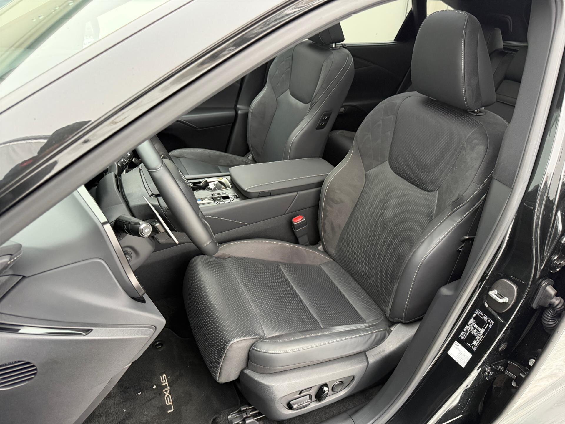 Lexus RX SUV 2,5 l 136 kw