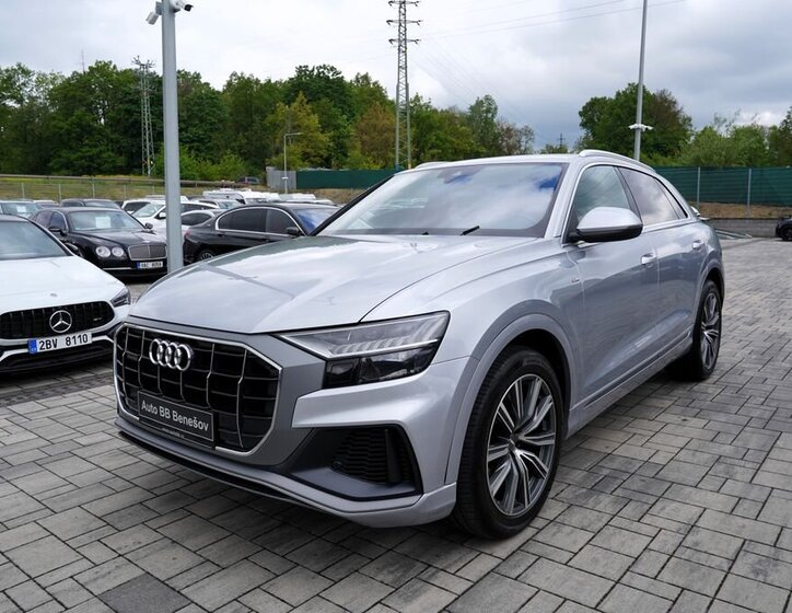 Audi Q8 SUV / Terénní 3,0 l 250 kw