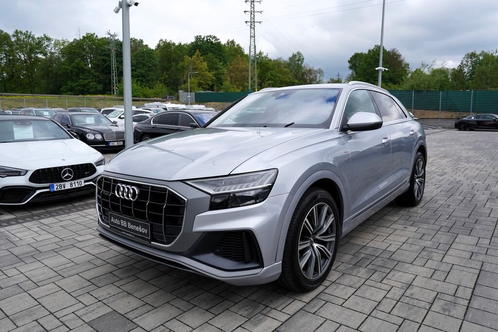 Audi Q8 SUV / Terénní 3,0 l 250 kw