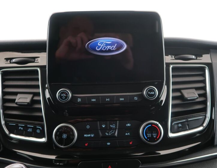 Ford Tourneo Custom 18