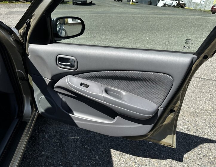 Nissan Almera Hatchback 1,5 l 72 kw