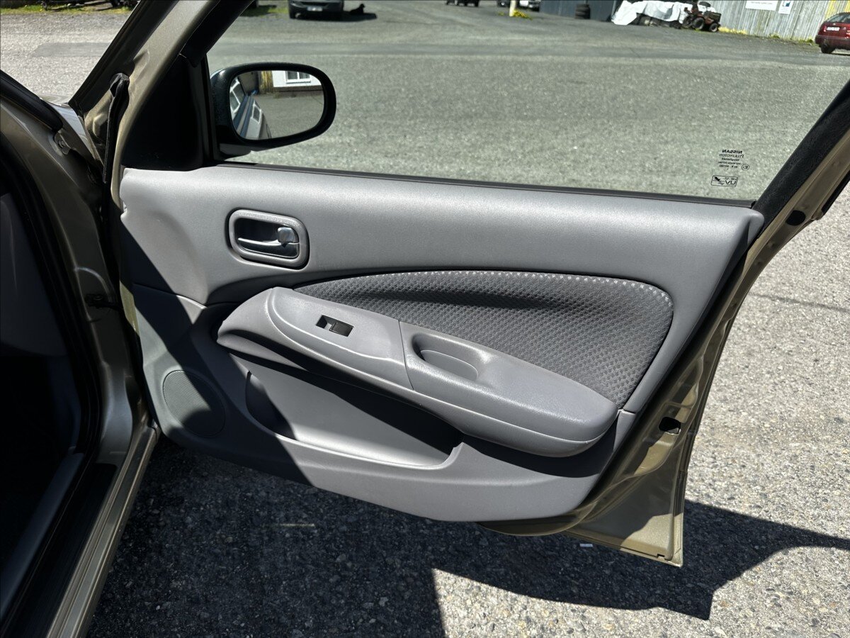 Nissan Almera Hatchback 1,5 l 72 kw