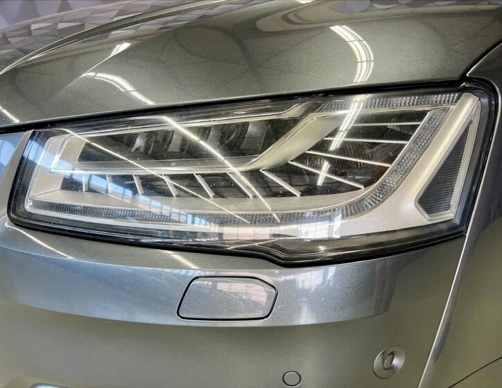 Audi S8 Sedan / Limuzína 4,0 l 382 kw