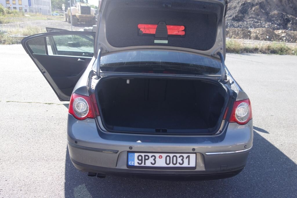 Volkswagen Passat Sedan 2,0 l 103 kw