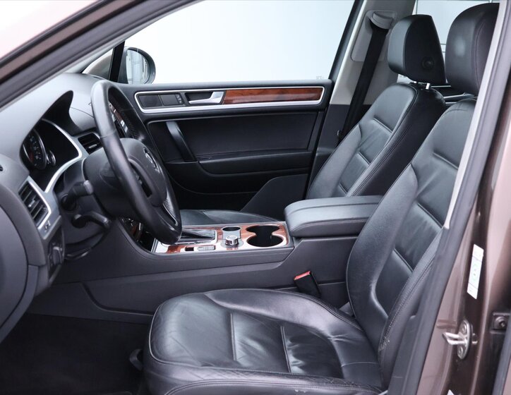 Volkswagen Touareg SUV / Terénní 3,0 l 180 kw