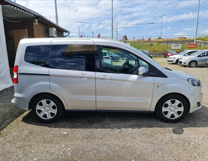 Ford Tourneo Courier 4