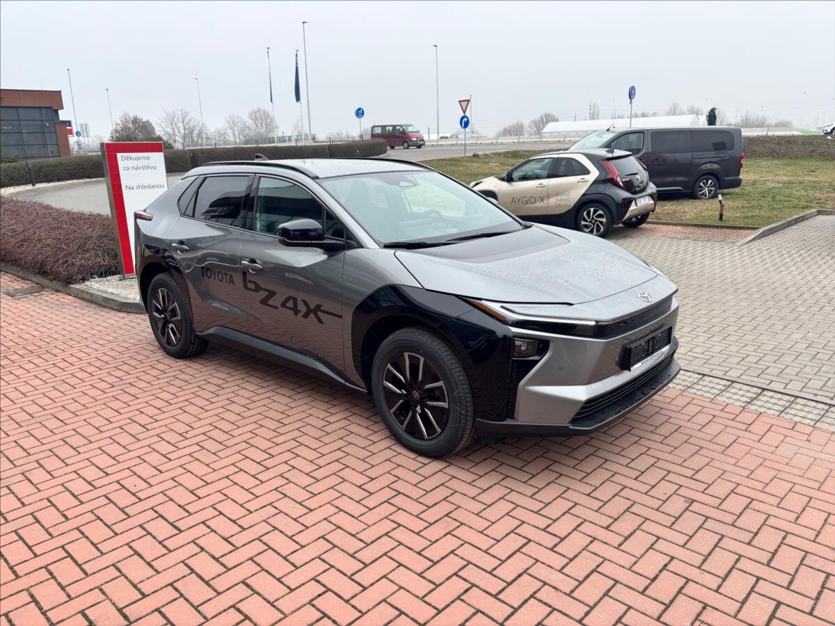 Toyota bZ4X SUV / Terénní 0,0 165 kw