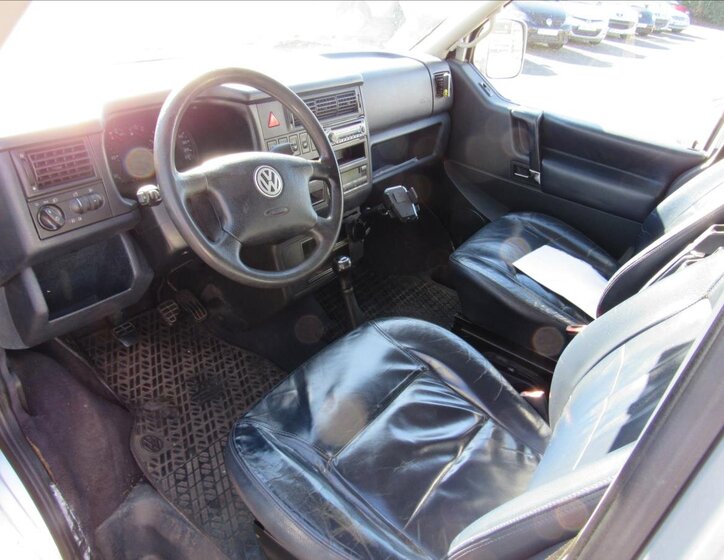 Volkswagen Caravelle Kombi 2,5 l 75 kw