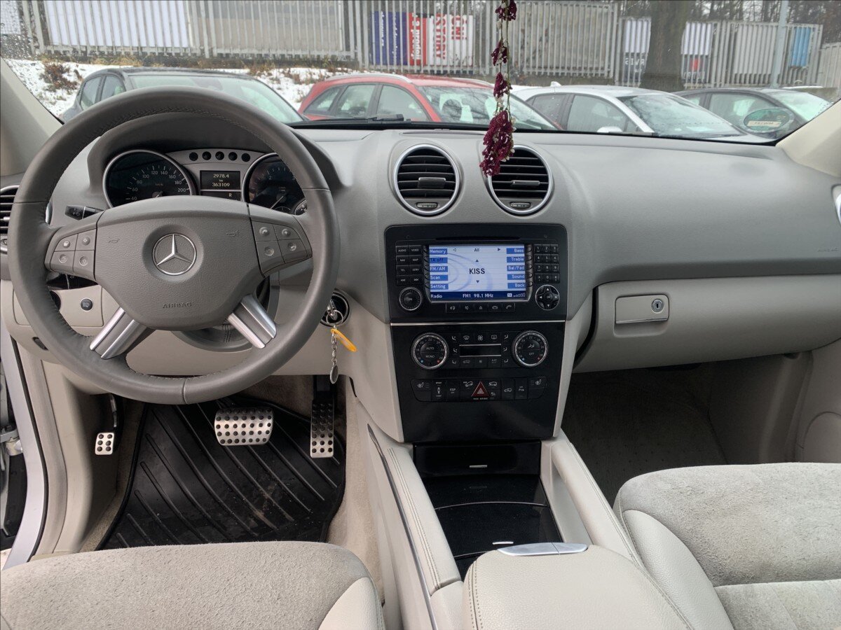 Mercedes-Benz Třídy M SUV / Terénní 4,0 l 225 kw