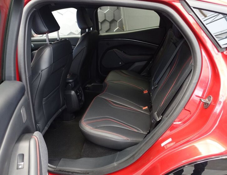 Ford Mustang Mach-E SUV 0,0 198 kw