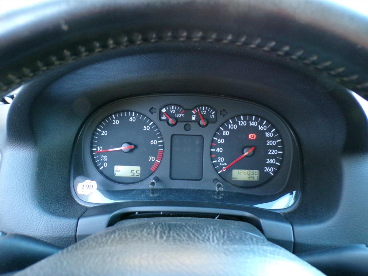 Volkswagen Bora Sedan / Limuzína 1,6 l 74 kw