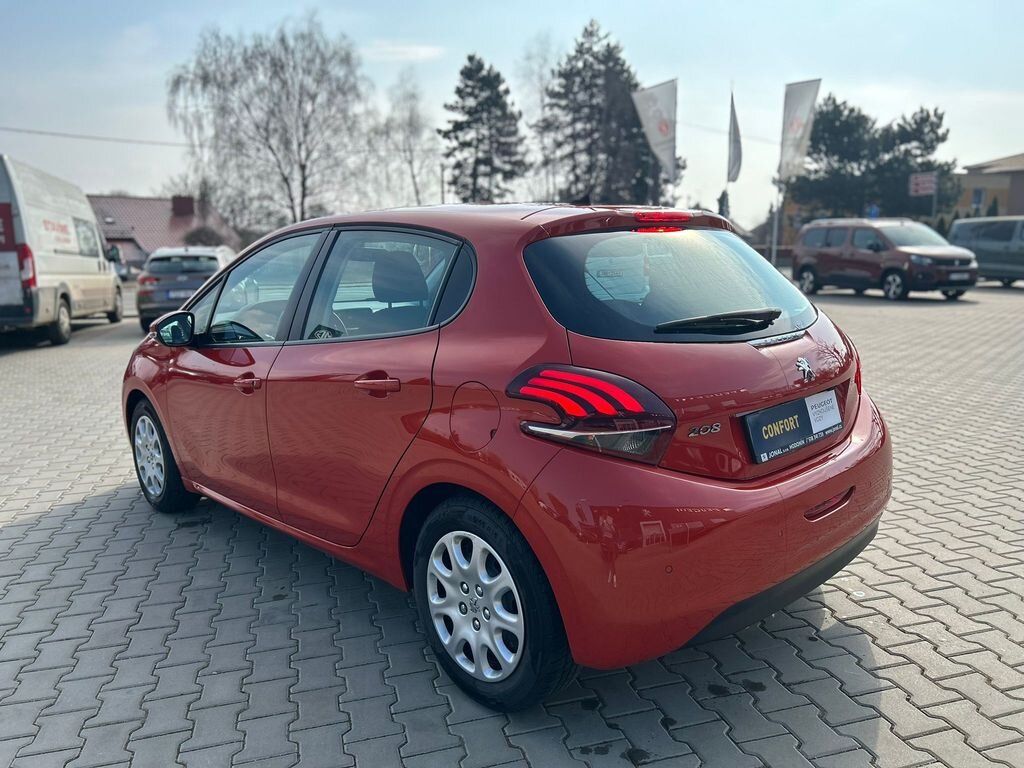 Peugeot 208 Hatchback 1,2 l 61 kw