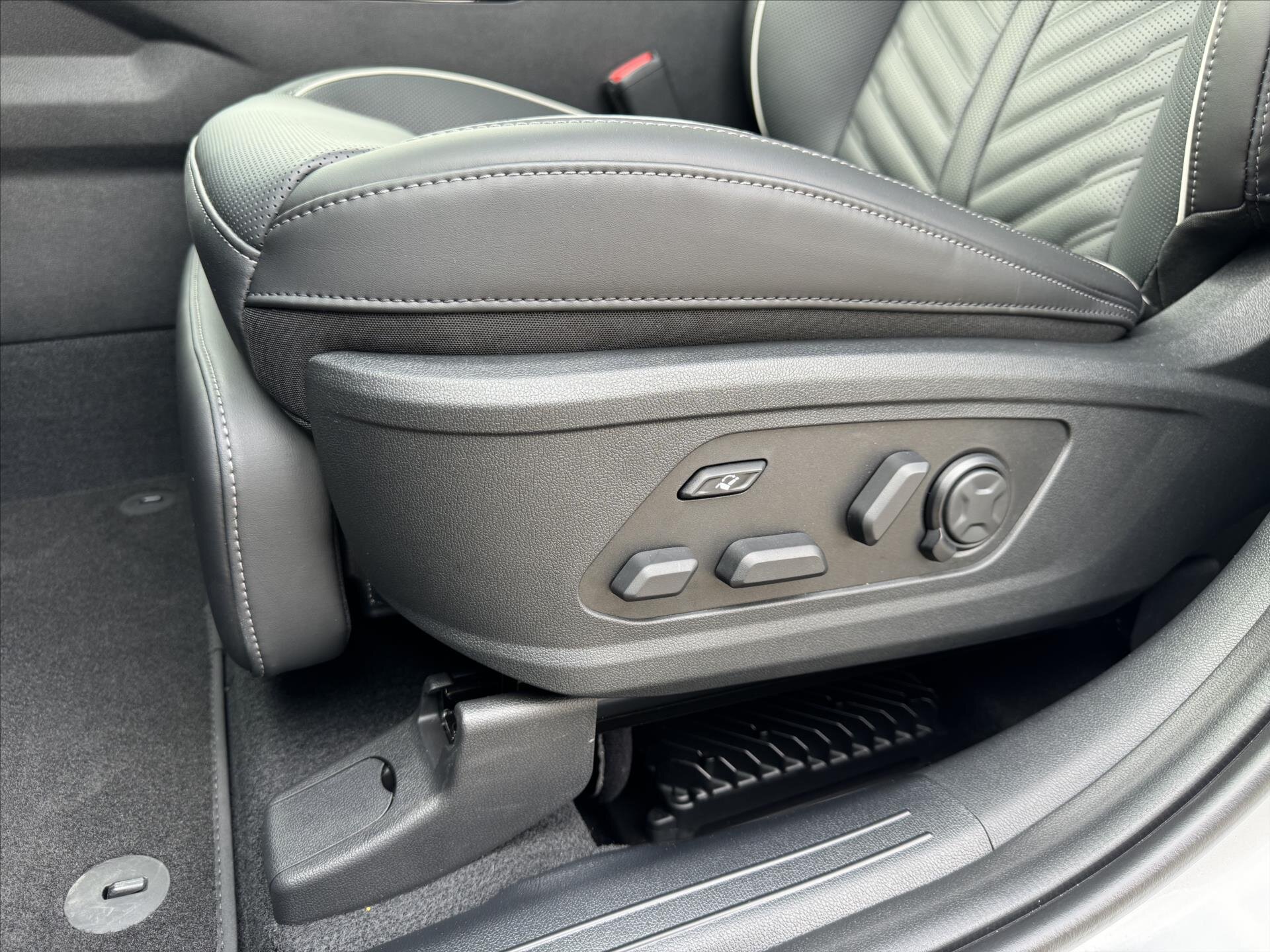 KIA Sorento SUV / Terénní 2,2 l 142 kw