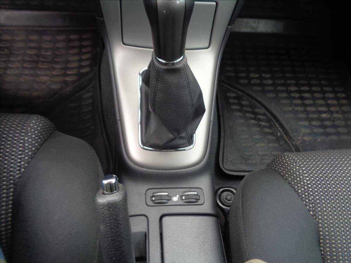 Toyota Avensis Kombi 2,0 l 108 kw