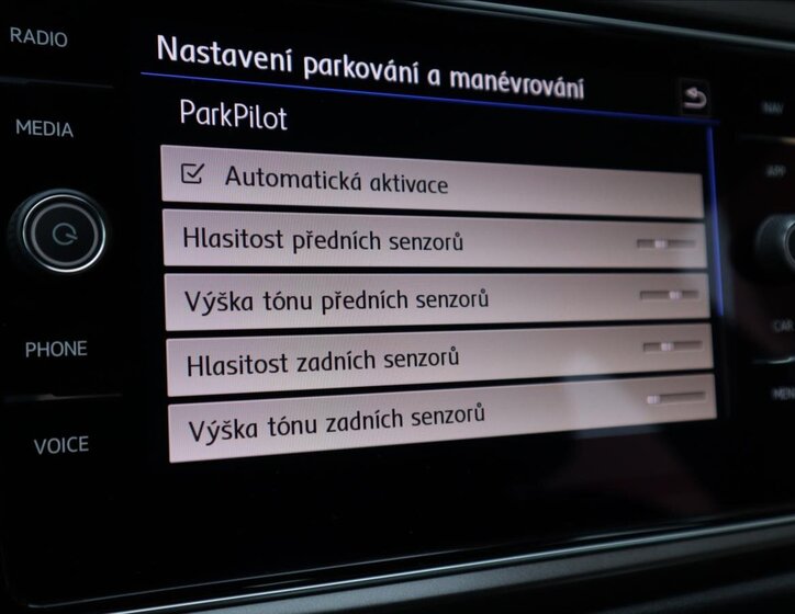 Volkswagen T-Roc CUV / Crossover 1,6 l 85 kw