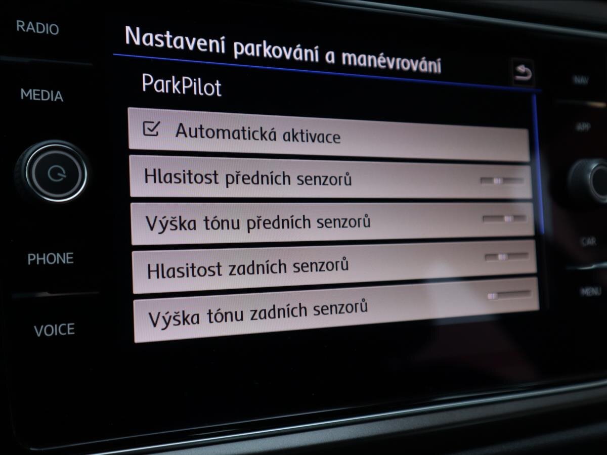 Volkswagen T-Roc CUV / Crossover 1,6 l 85 kw