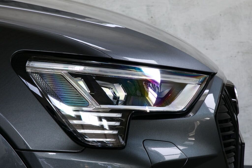 Audi e-tron SUV / Terénní 0,0 300 kw