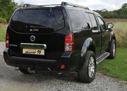 Nissan Pathfinder Kombi 2,5 l 140 kw
