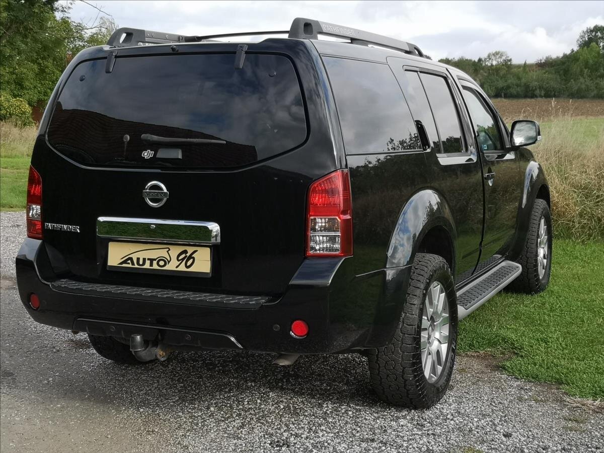 Nissan Pathfinder Kombi 2,5 l 140 kw