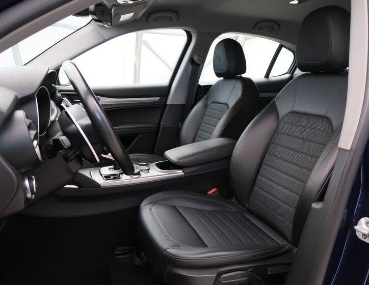 Alfa Romeo Stelvio 17