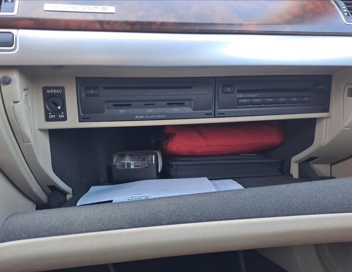 Audi A8 Sedan / Limuzína 4,1 l 240 kw