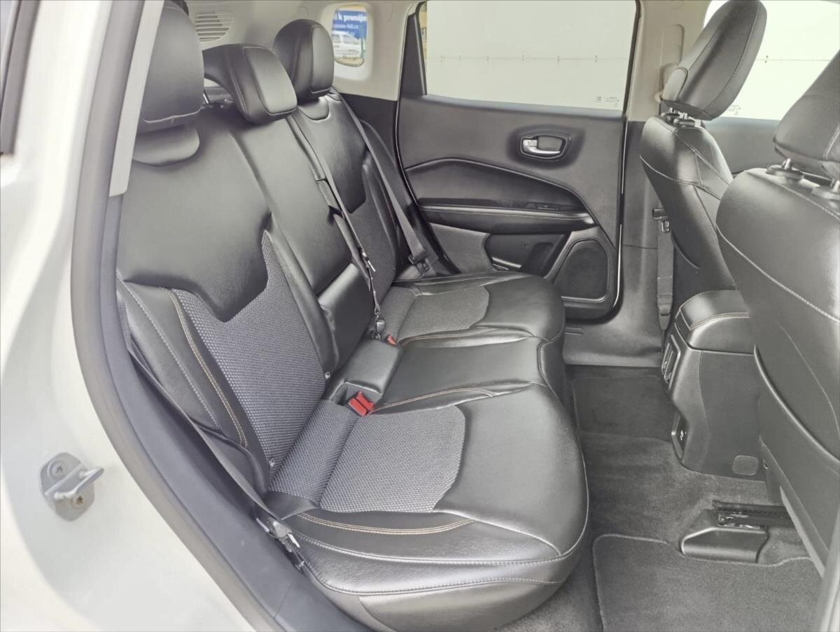 Jeep Compass SUV 2,0 l 125 kw
