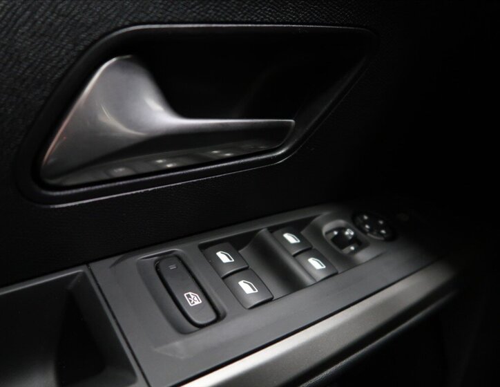 Peugeot 3008 SUV / Terénní 1,2 l 100 kw