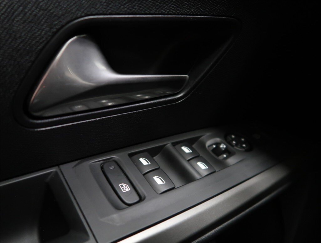 Peugeot 3008 SUV / Terénní 1,2 l 100 kw