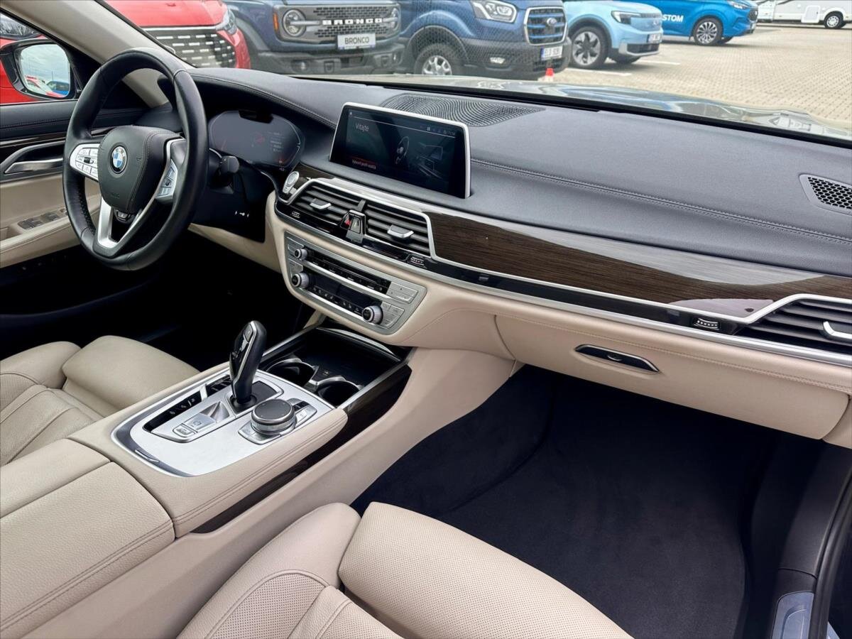 BMW Řada 7 Ostatní 4,4 l 390 kw