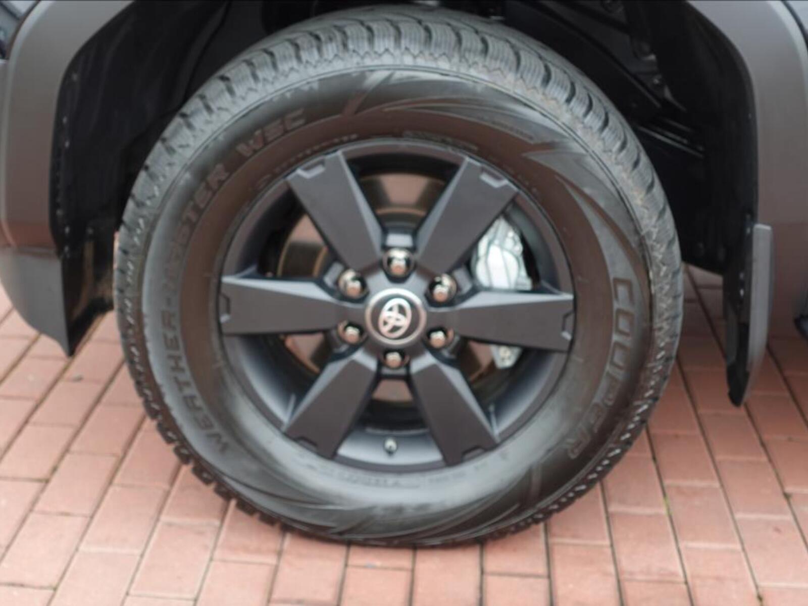 Toyota Land Cruiser 7