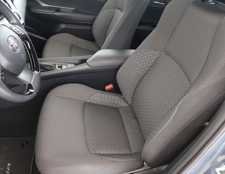 Toyota C-HR SUV 1,8 l 72 kw